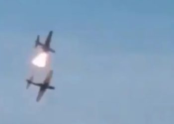 Mundo: Colisão entre aviões da Força Aérea Colombiana deixa um morto